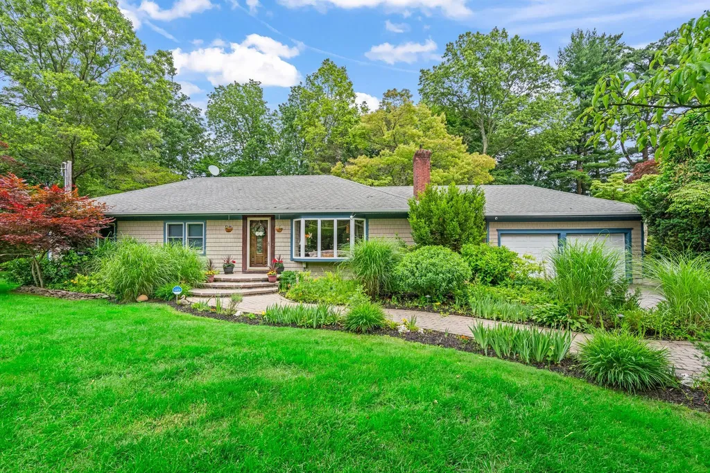 3 Holst Drive Huntington NY 11743