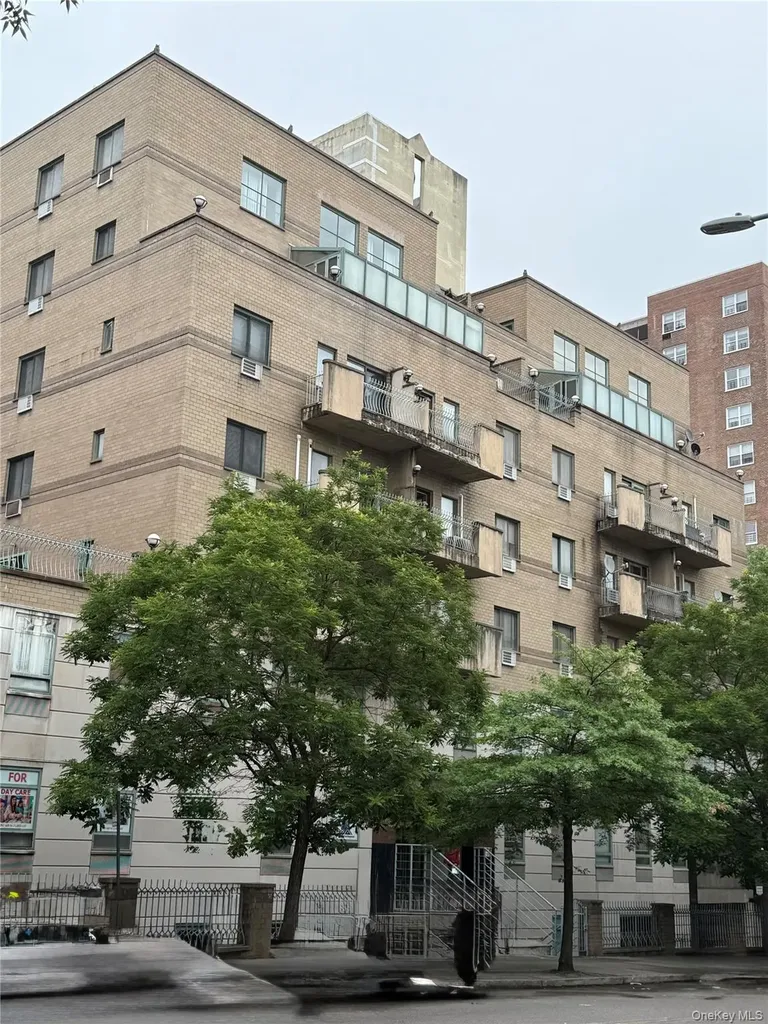 4231 Colden Street Flushing NY 11355-4788