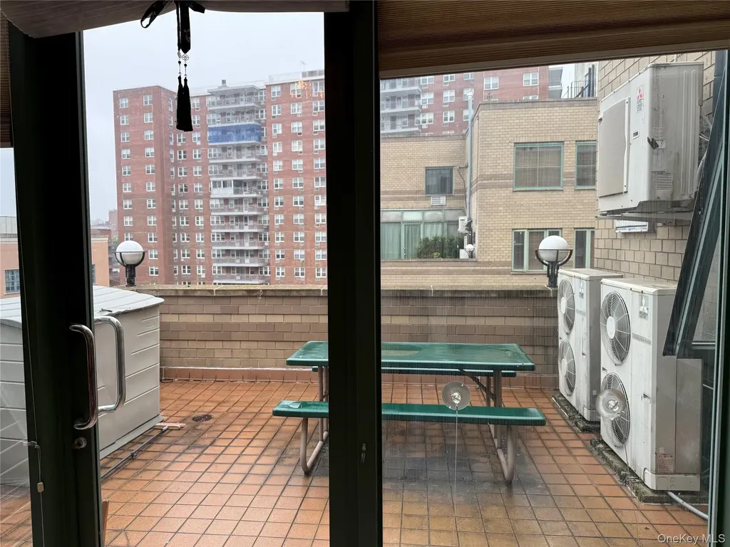 4231 Colden Street Flushing NY 11355-4788