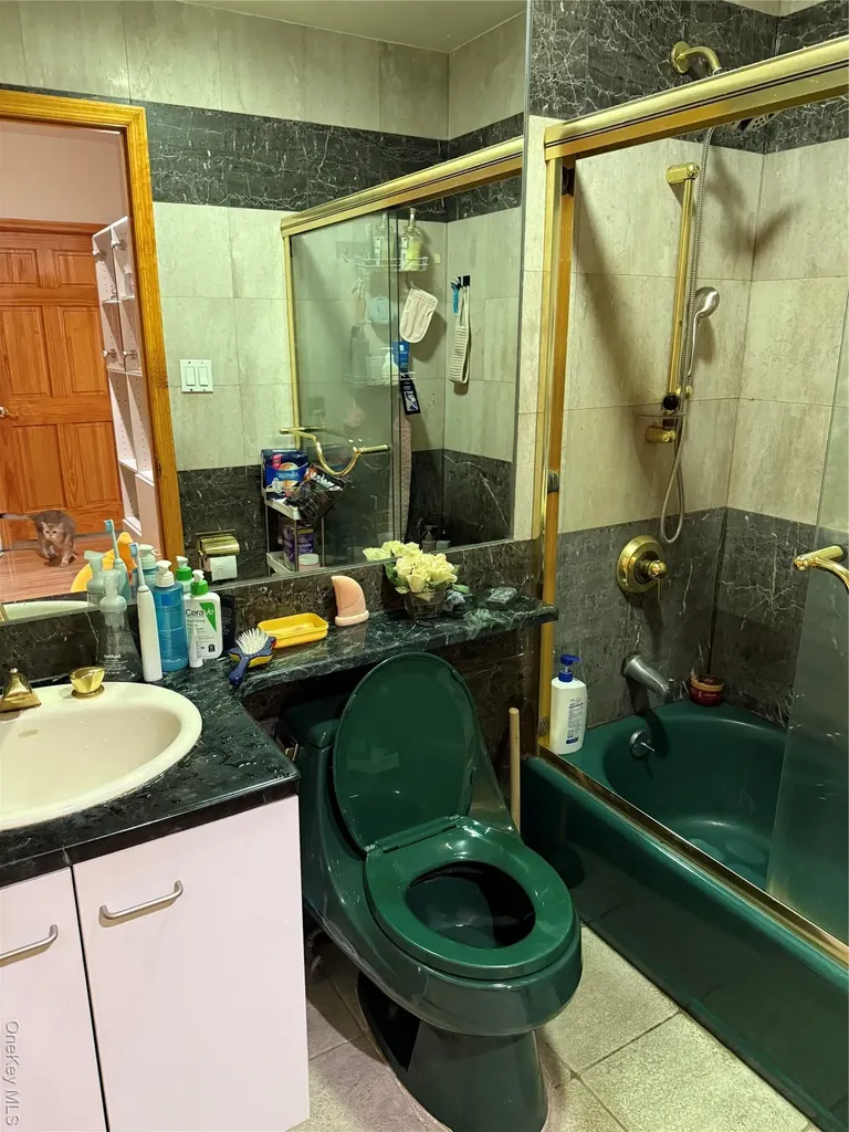 4231 Colden Street Flushing NY 11355-4788