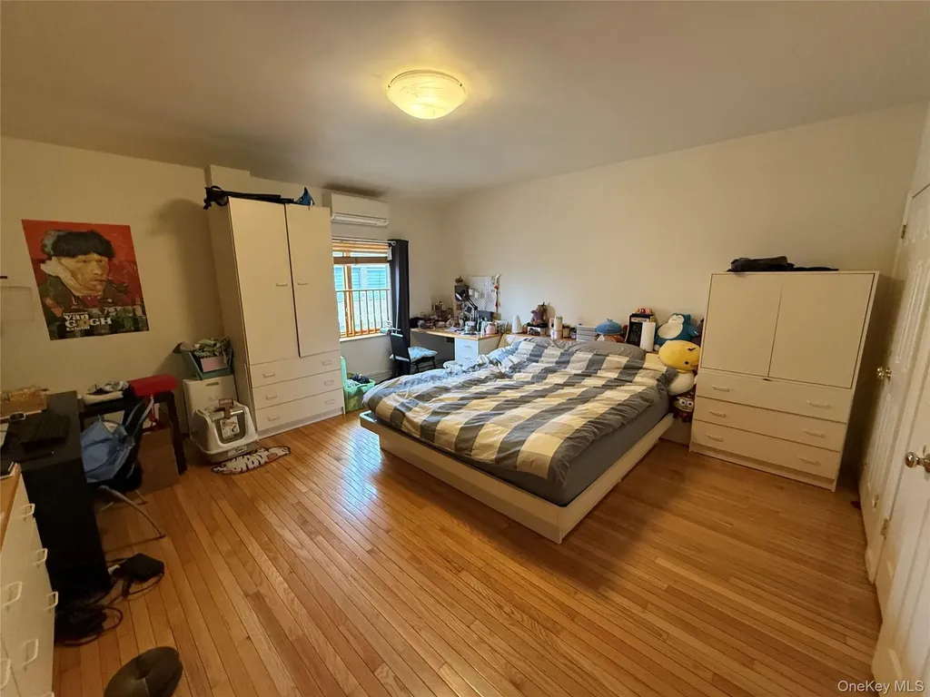 4231 Colden Street Flushing NY 11355-4788