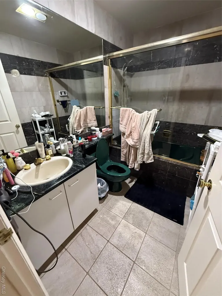 4231 Colden Street Flushing NY 11355-4788