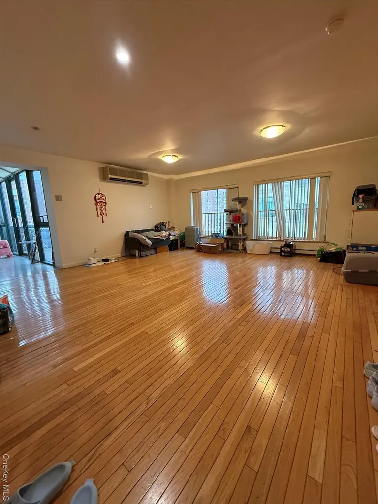 4231 Colden Street Flushing NY 11355-4788