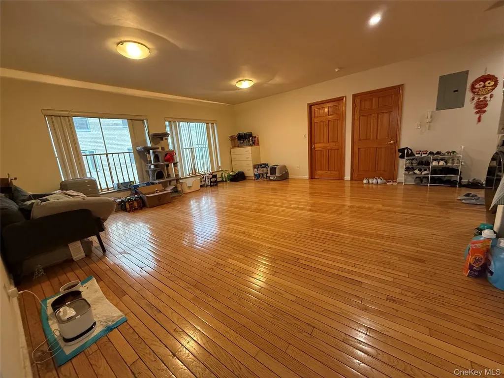 4231 Colden Street Flushing NY 11355-4788