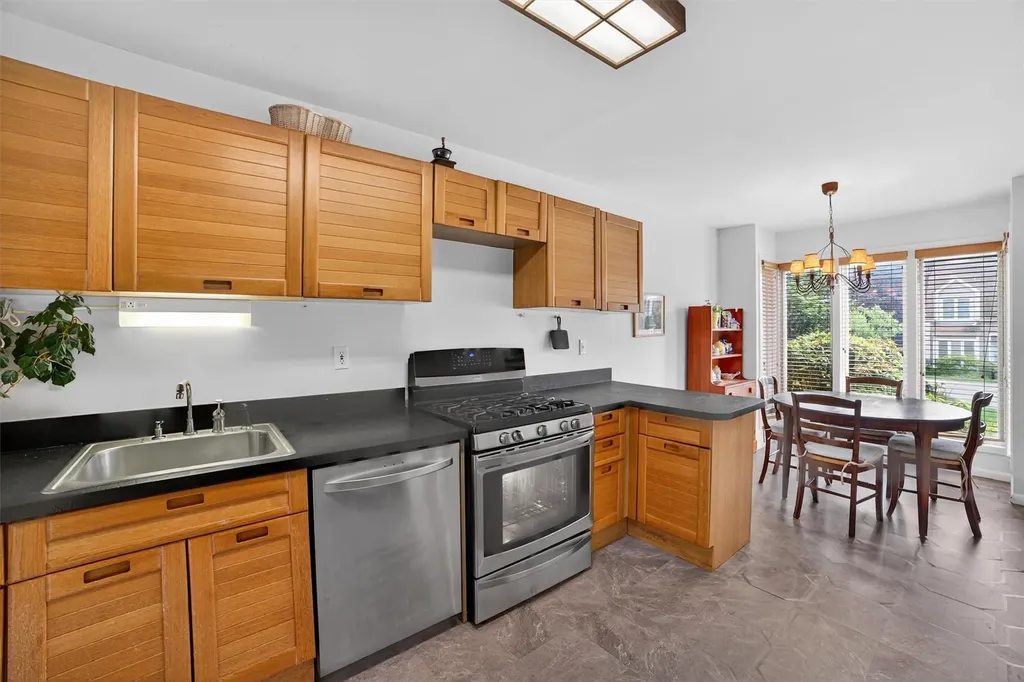32 Spring Pond Drive Ossining NY 10562