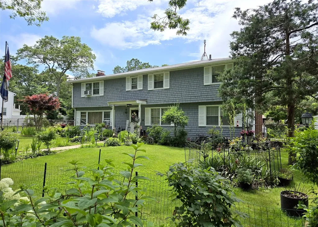 152 W Yaphank Road Coram NY 11727