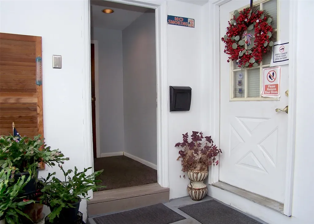 152 W Yaphank Road Coram NY 11727