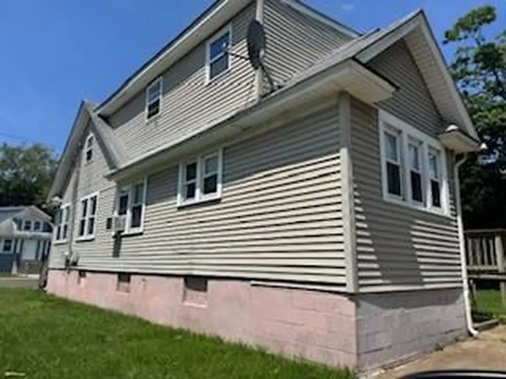 8 Ross Avenue Bay Shore NY 11706