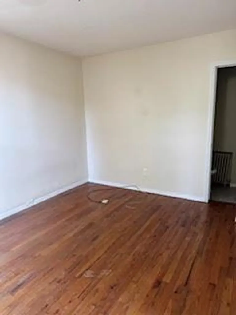 8 Ross Avenue Bay Shore NY 11706