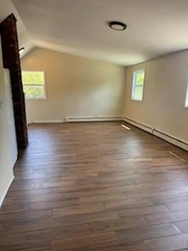 8 Ross Avenue Bay Shore NY 11706