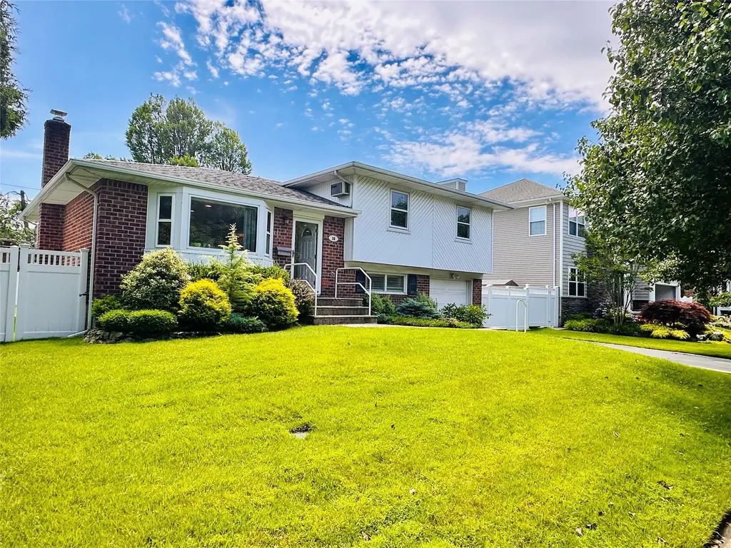 16 Warren Drive Syosset NY 11791