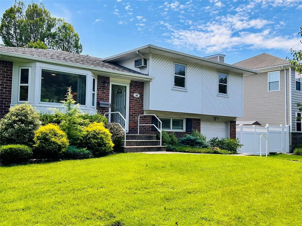 16 Warren Drive Syosset NY 11791