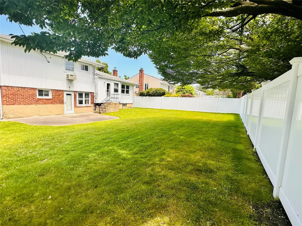 16 Warren Drive Syosset NY 11791