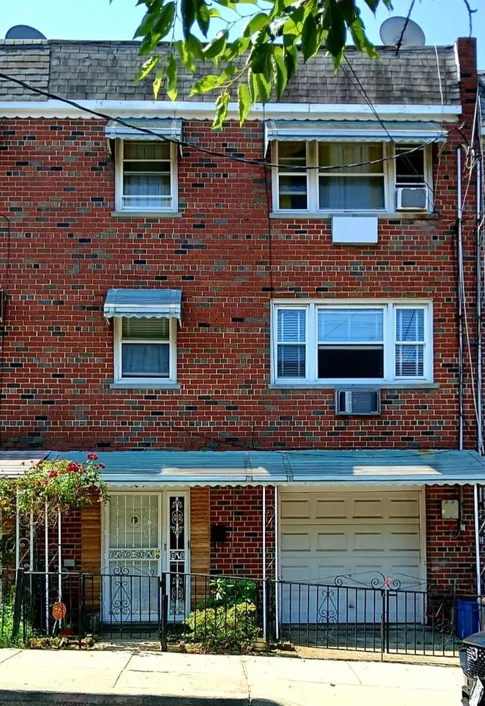 804 E 221st Street Bronx NY 10467