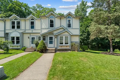 32 Angela Court Beacon NY 12508