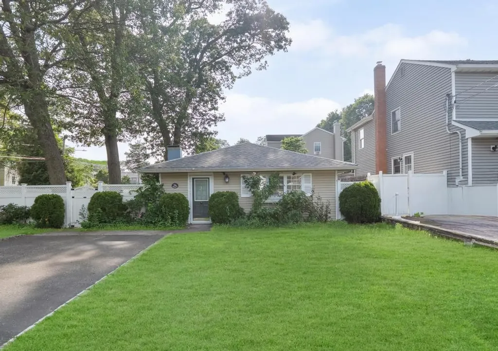 36 Adirondack Drive Selden NY 11784