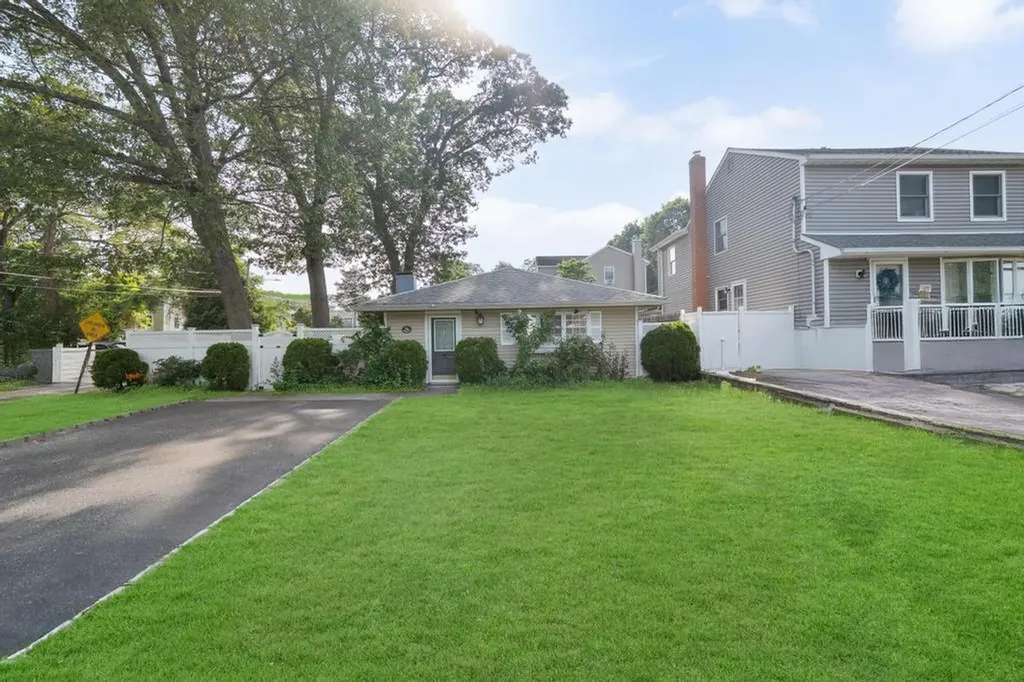 36 Adirondack Drive Selden NY 11784