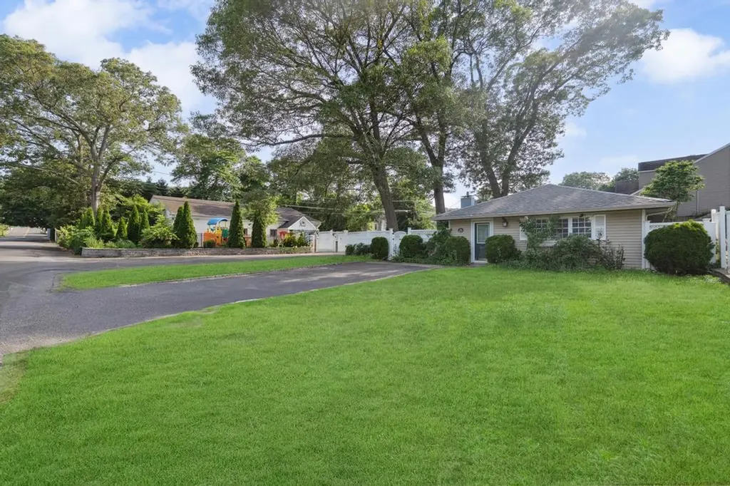 36 Adirondack Drive Selden NY 11784