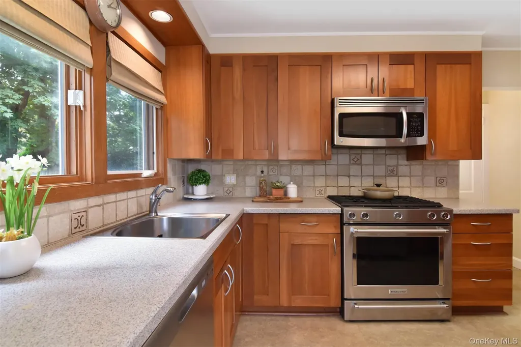 99 Rockingchair Road White Plains NY 10607