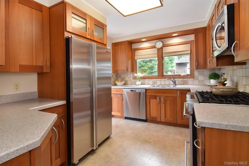 99 Rockingchair Road White Plains NY 10607