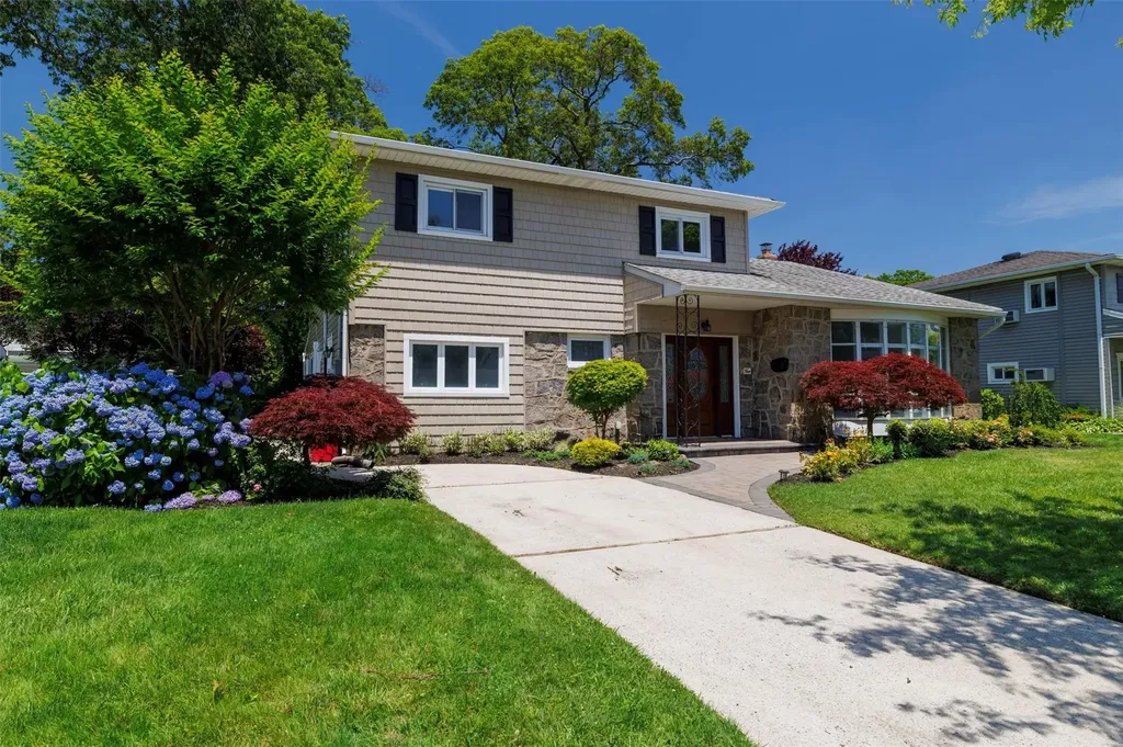 4 Beaumont Avenue Massapequa NY 11758