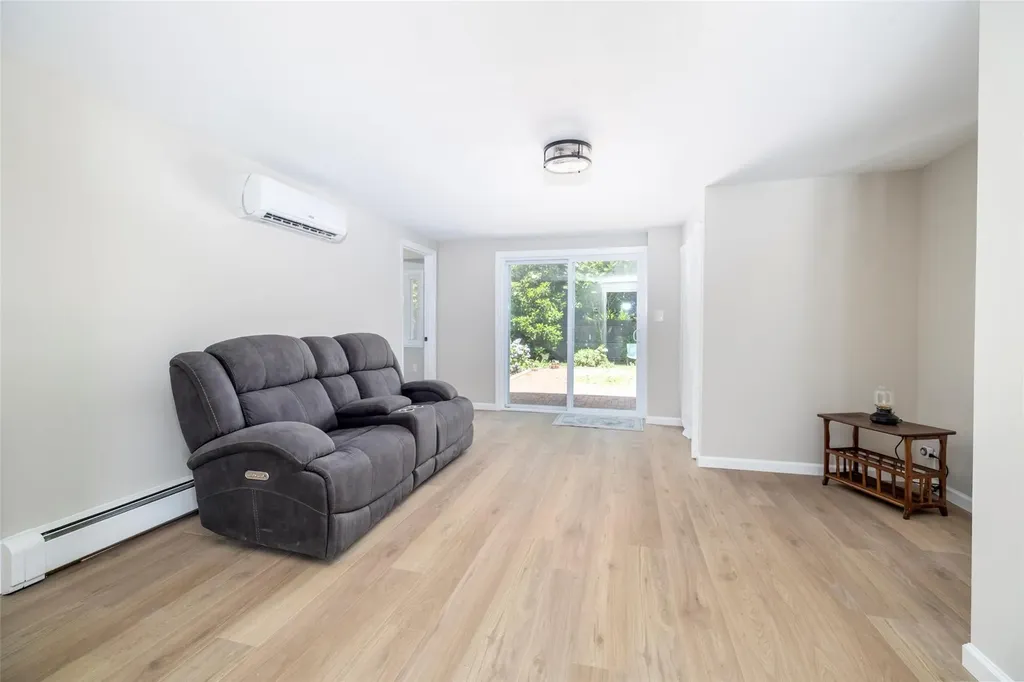 4 Beaumont Avenue Massapequa NY 11758