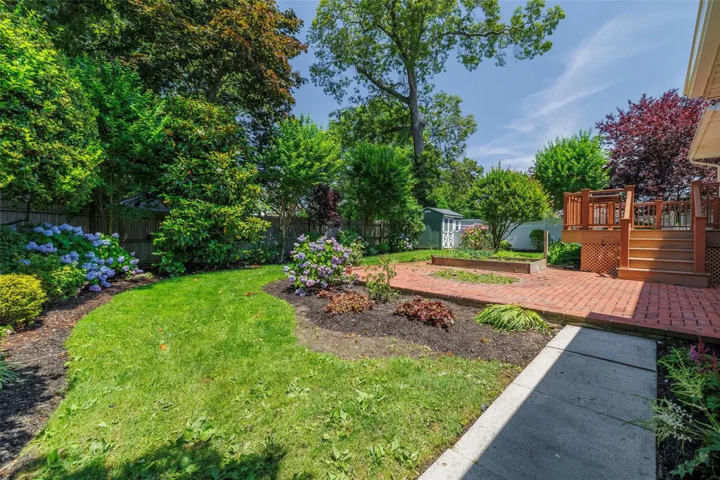 4 Beaumont Avenue Massapequa NY 11758