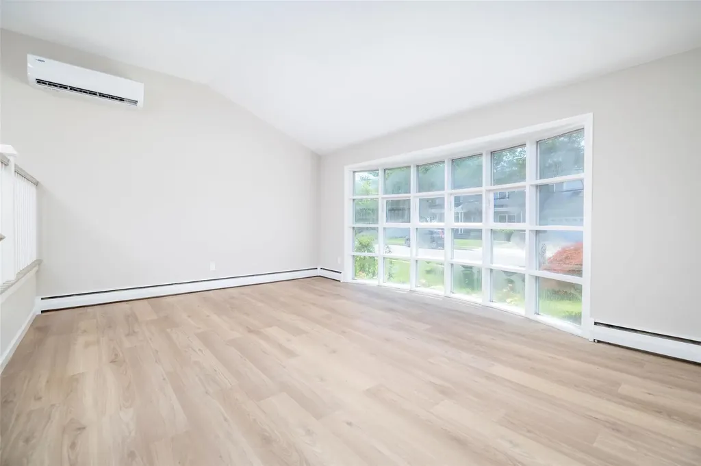 4 Beaumont Avenue Massapequa NY 11758