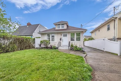 3327 Parkway Drive Baldwin NY 11510