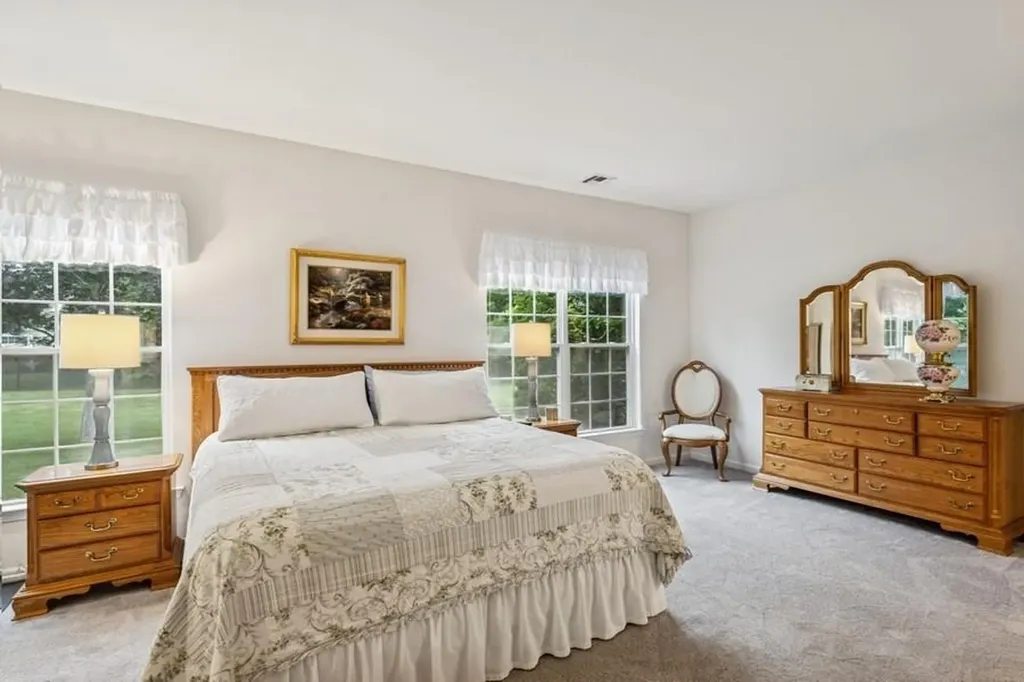 15 Louden Loop Mount Sinai NY 11766