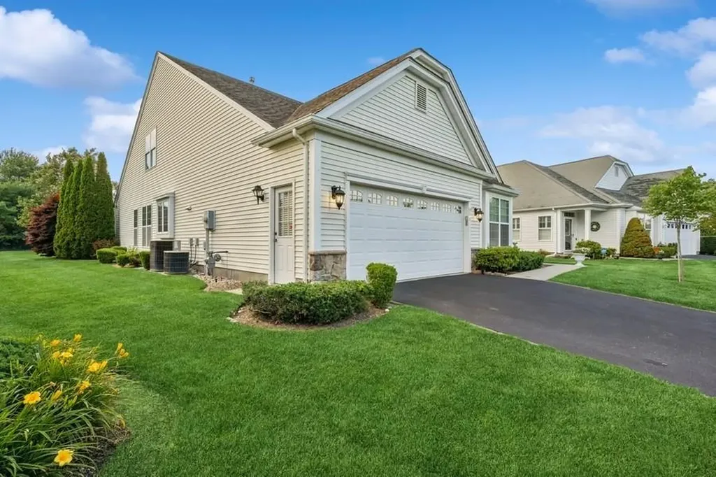 15 Louden Loop Mount Sinai NY 11766