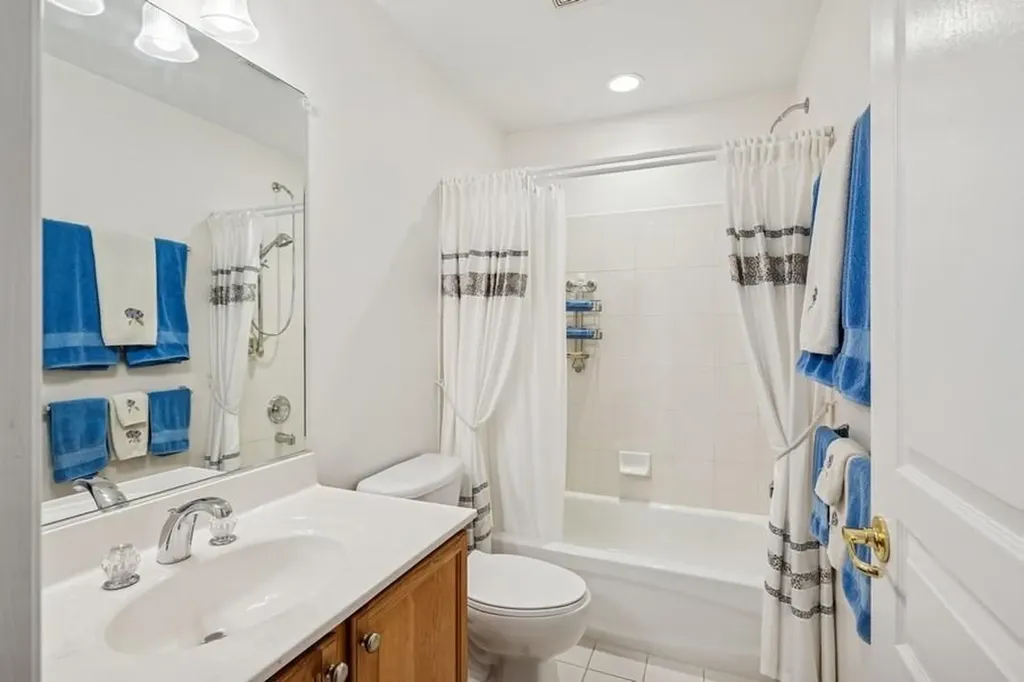 15 Louden Loop Mount Sinai NY 11766