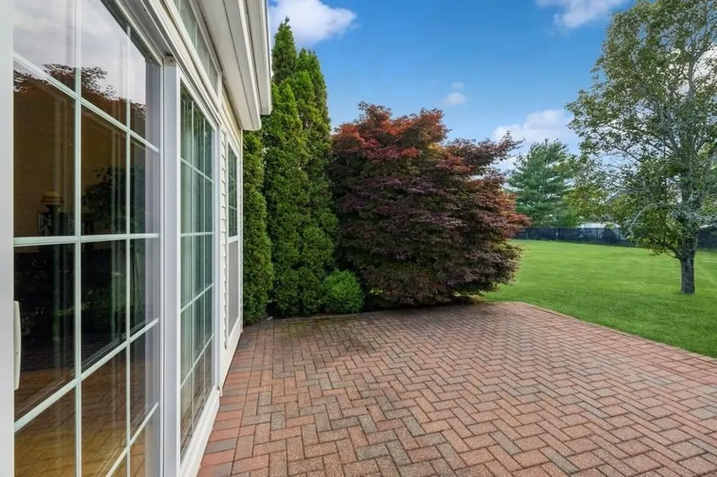 15 Louden Loop Mount Sinai NY 11766