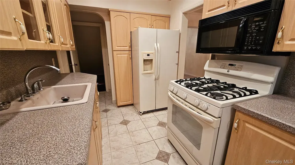 10811 65th Road Forest Hills NY 11375