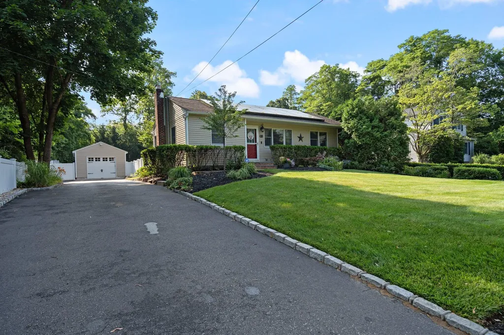 15 Noahs Path Rocky Point NY 11778