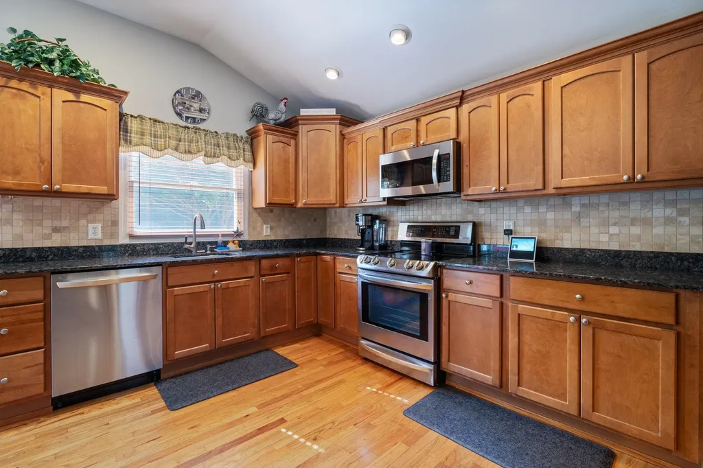 15 Noahs Path Rocky Point NY 11778