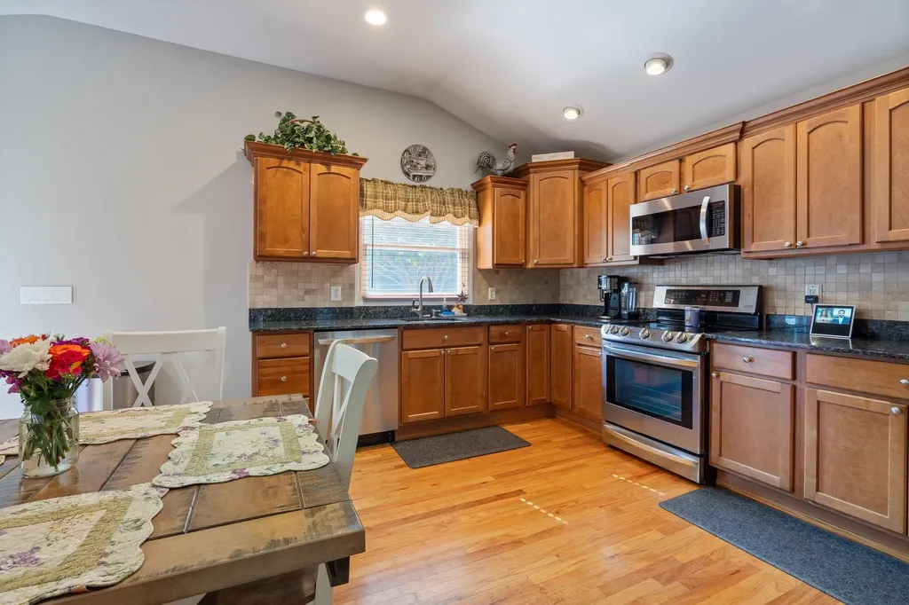 15 Noahs Path Rocky Point NY 11778