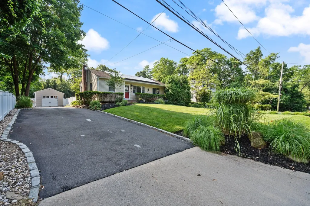 15 Noahs Path Rocky Point NY 11778