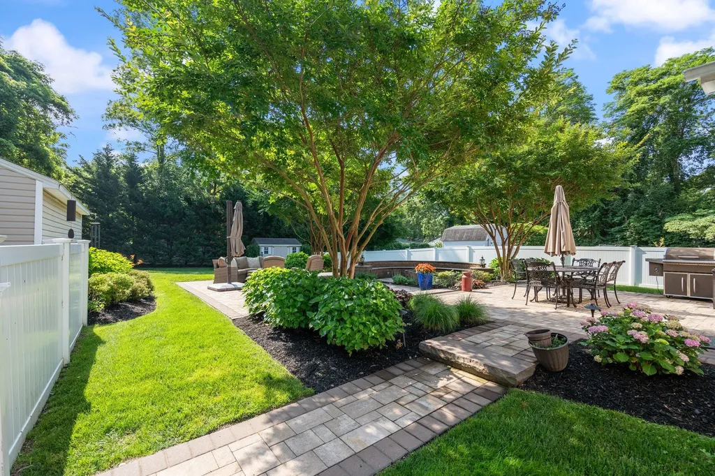 15 Noahs Path Rocky Point NY 11778