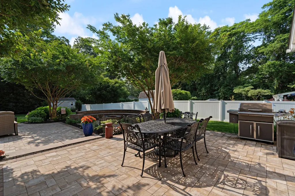 15 Noahs Path Rocky Point NY 11778