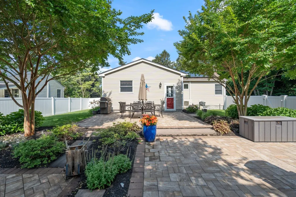 15 Noahs Path Rocky Point NY 11778