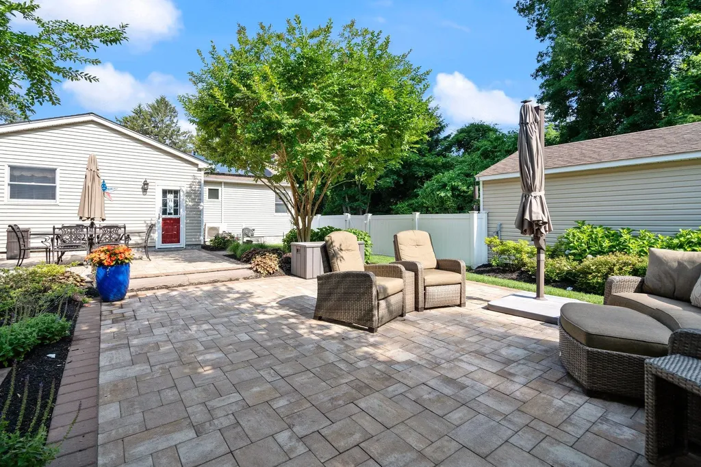 15 Noahs Path Rocky Point NY 11778