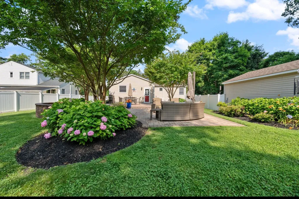 15 Noahs Path Rocky Point NY 11778