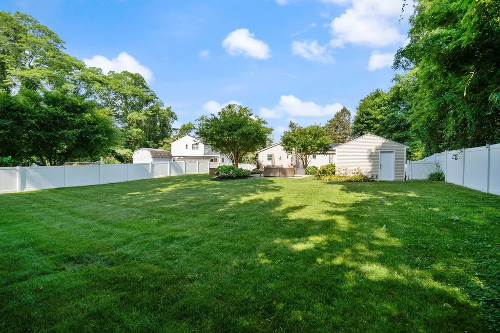 15 Noahs Path Rocky Point NY 11778
