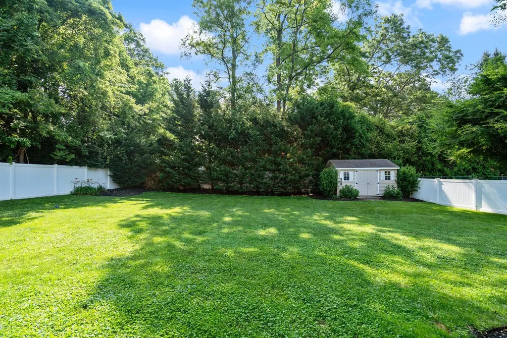 15 Noahs Path Rocky Point NY 11778