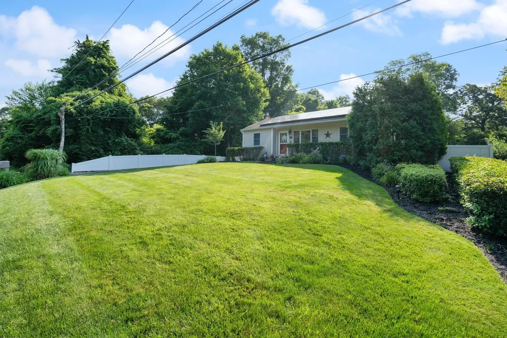 15 Noahs Path Rocky Point NY 11778