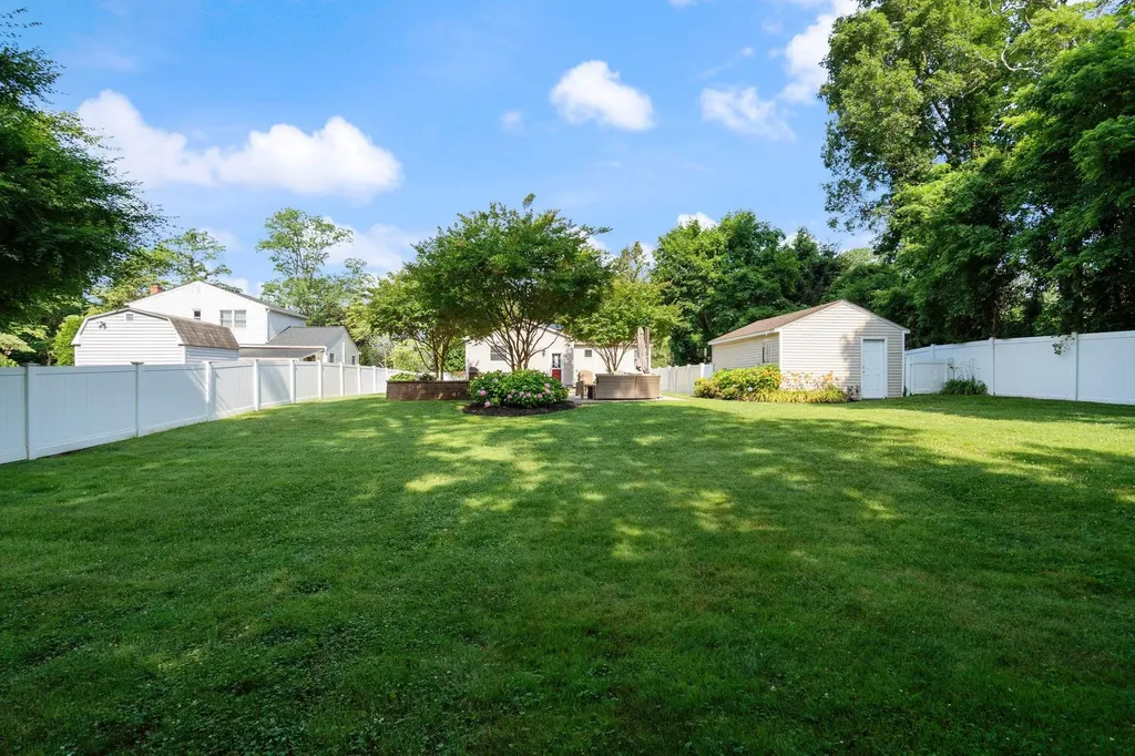 15 Noahs Path Rocky Point NY 11778