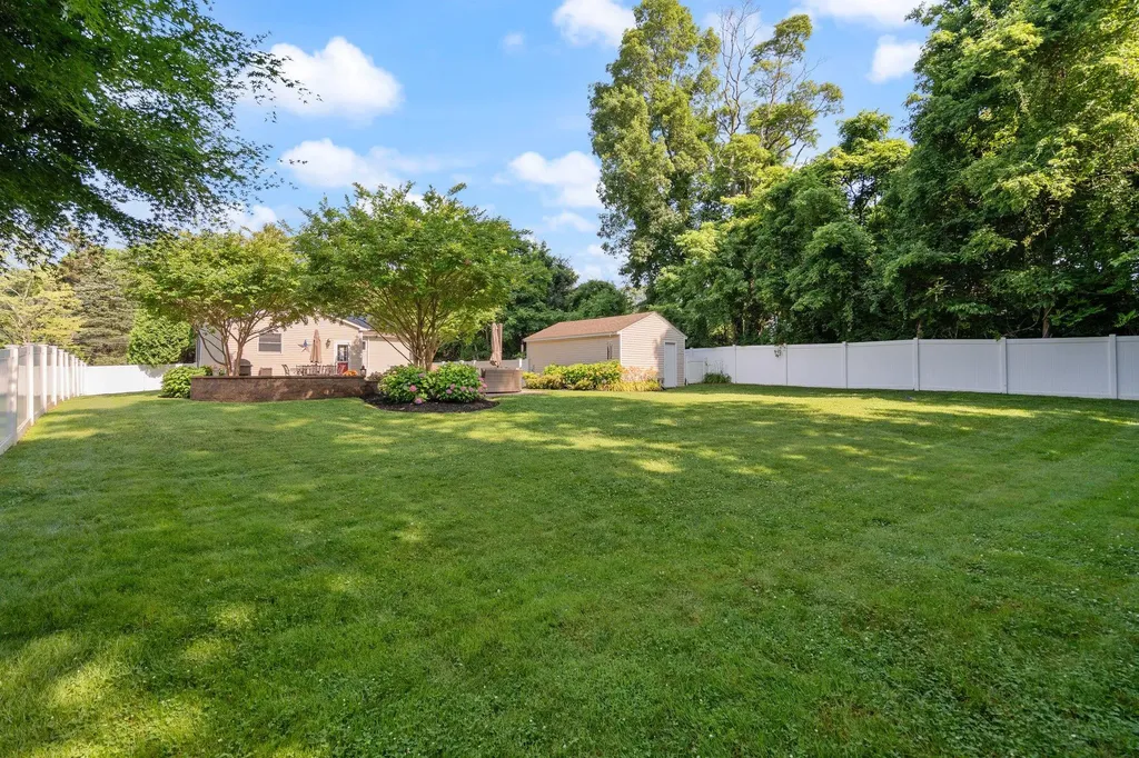 15 Noahs Path Rocky Point NY 11778