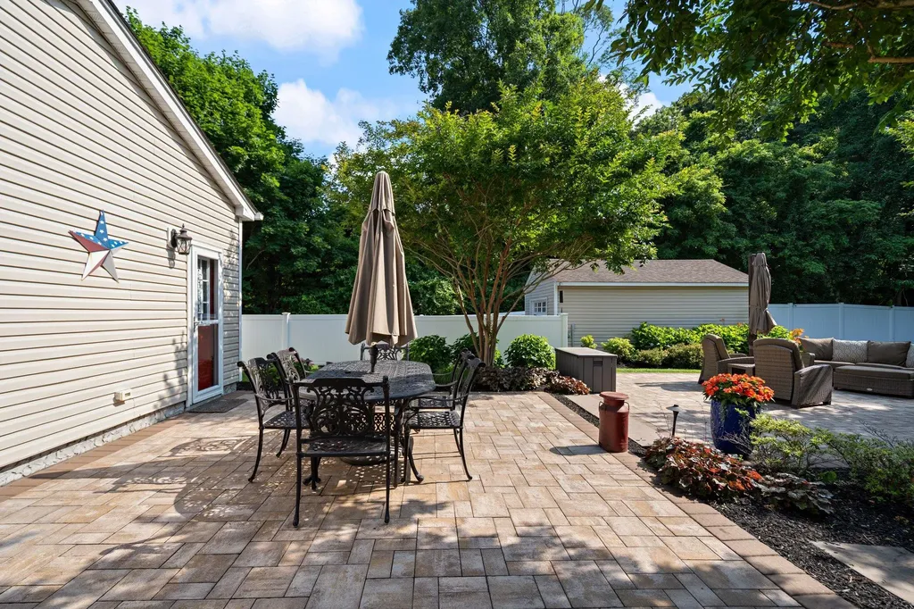 15 Noahs Path Rocky Point NY 11778