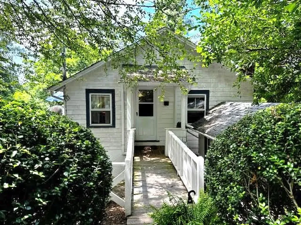 207 Prospect Road Centerport NY 11721